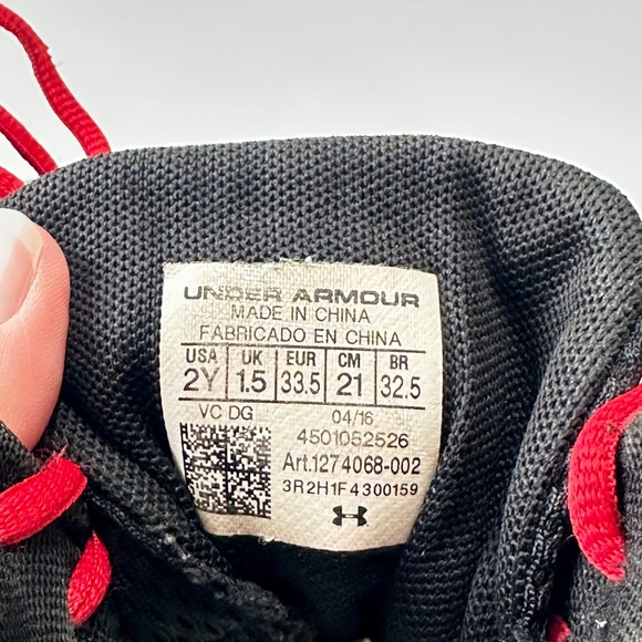 Under Armour Boys Basketball Shoes Size 2 Youth Black Red High Top Sneakers - Picture 7 of 8